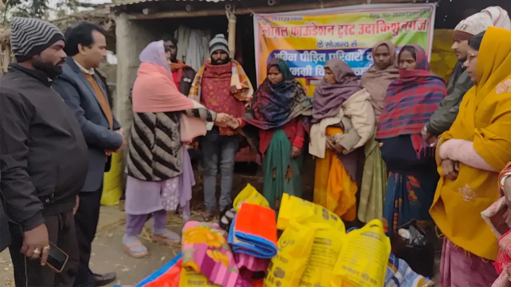 उदाकिशुनगंज में अग्नि पीड़ित परिवार के लिए मसीहा बना ग्लोबल फाउंडेशन ट्रस्ट: राशन, तिरपाल और आर्थिक सहायता प्रदान